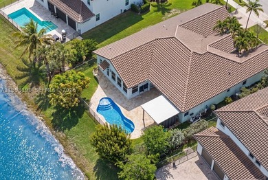 Experience refined living in this beautifully upgraded residence - photo 2