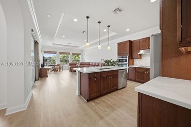 Experience refined living in this beautifully upgraded residence - photo 8