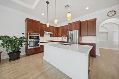 Experience refined living in this beautifully upgraded residence - photo 9