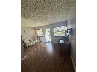 Beautiful 1BR/1BA second-floor condo in the desirable 55+ Vista - photo 5