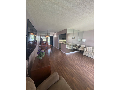 Beautiful 1BR/1BA second-floor condo in the desirable 55+ Vista - photo 7