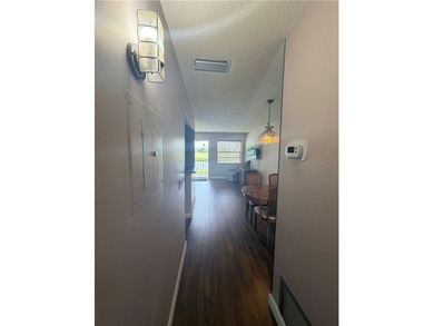 Beautiful 1BR/1BA second-floor condo in the desirable 55+ Vista - photo 8