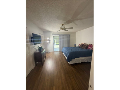 Beautiful 1BR/1BA second-floor condo in the desirable 55+ Vista - photo 10