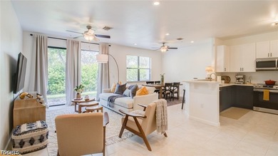 Welcome to this beautifully maintained 3-bedroom, 2.5-bath - photo 11