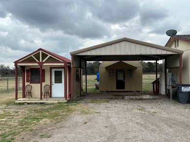 Perfect spot for your weekend getaway to Lake Texoma. Less than - photo 3