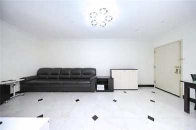 Two bedrooms 631 sqft condo located on highly desirable 86th St - photo 4