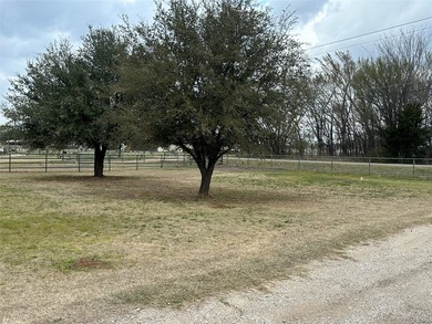 Perfect spot for your weekend getaway to Lake Texoma. Less than - photo 5