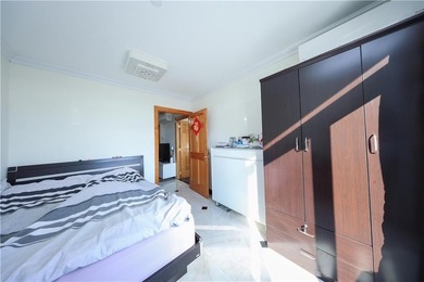Two bedrooms 631 sqft condo located on highly desirable 86th St - photo 9