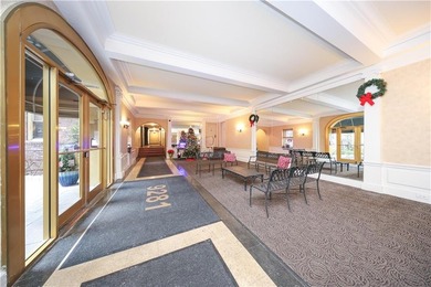 Welcome to this beautifully maintained one-bedroom apartment