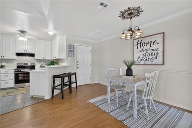 Move-in ready townhome located in the desirable The Havens - photo 12