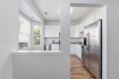 MOVE-IN READY! Desirable END UNIT townhome in sought after - photo 12