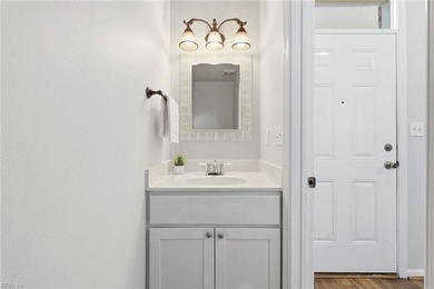 MOVE-IN READY! Desirable END UNIT townhome in sought after - photo 17