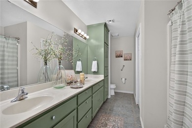 Move-in ready townhome located in the desirable The Havens - photo 18