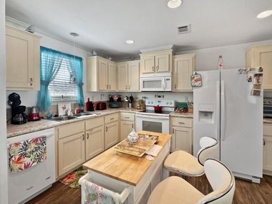 Beautiful 2-bedroom, 2-bath waterfront home in Lauder Lakes - photo 3