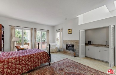 Stunning contemporary residence on one of the most coveted - photo 28