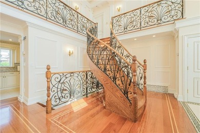 An exceptional opportunity to own a luxurious Center Hall home - photo 11