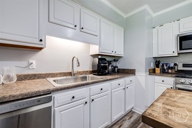 Beautifully renovated brick ranch in the heart of Richmond Hill! - photo 12
