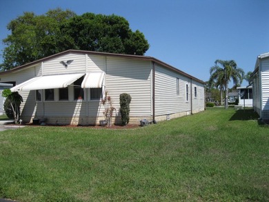 Spacious and well maintained 2 Bedroom 2 bathroom mobile home - photo 2