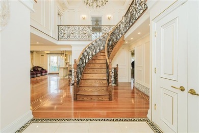 An exceptional opportunity to own a luxurious Center Hall home - photo 14