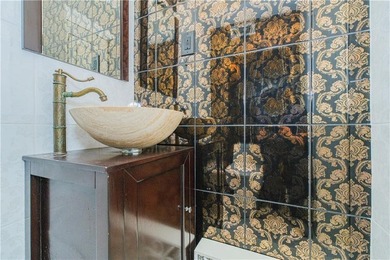 An exceptional opportunity to own a luxurious Center Hall home - photo 25