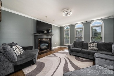 Beautiful 4-bedroom, 2.5-bath home located in a desirable gated - photo 9
