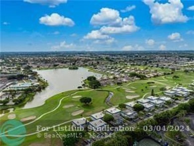 Lakes at Par 3 Golf Course  Condo For Sale in Delray Beach Florida