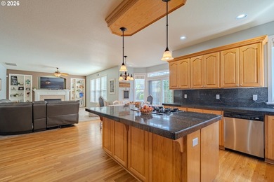 Elegant Living in Lakeview Estates! This spacious home offers 4 - photo 13