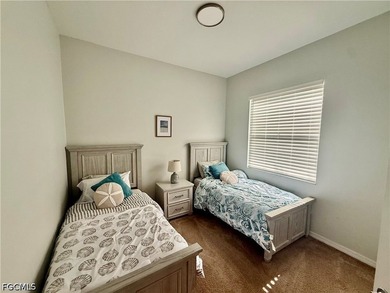 Welcome to this well-maintained 3-bedroom plus den, 2-bath pool - photo 14