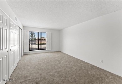 GOLF COURSE COMMUNITY & Contemporary Spacious Updates -TURN-KEY - photo 16