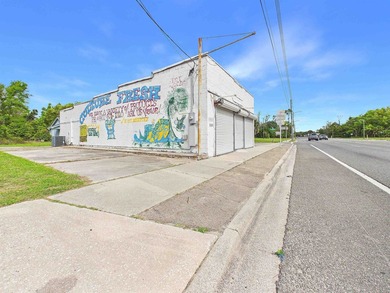 This commercial property offers a prime opportunity with high - photo 1