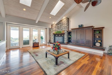 Architect-Designed Custom Estate with Panoramic Views - photo 10
