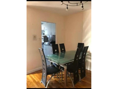 Heart of the Bay! Near all schools, shopping and transportation