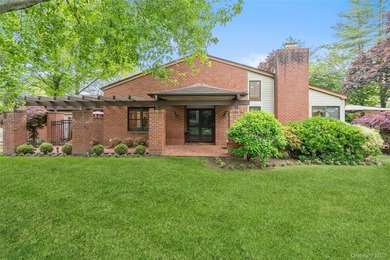 Welcome to Estates II Manhasset, an exquisitely updated Belaire - photo 1