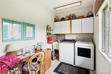 Phenomenal setting, gorgeous 4 bedroom 3 bath custom built ranch - photo 12