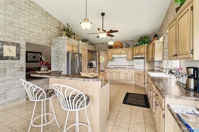 Phenomenal setting, gorgeous 4 bedroom 3 bath custom built ranch - photo 14