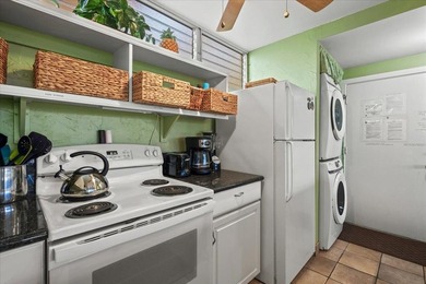 Welcome to B-201, a spacious 1,048 sq. ft. 2-bedroom, 2-bath - photo 17