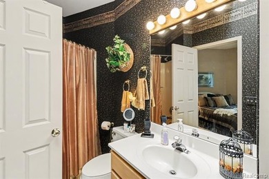 Phenomenal setting, gorgeous 4 bedroom 3 bath custom built ranch - photo 22