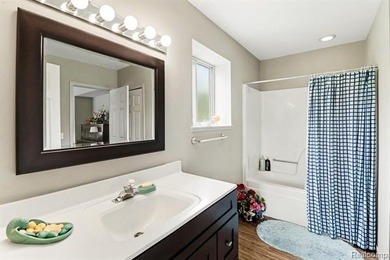 Phenomenal setting, gorgeous 4 bedroom 3 bath custom built ranch - photo 24