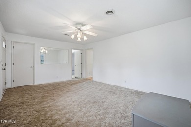 Welcome home to this beautiful 4-bedroom, 2-bathroom property - photo 8