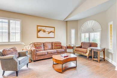Beautiful single level home in peaceful Solimar neighborhood - photo 4