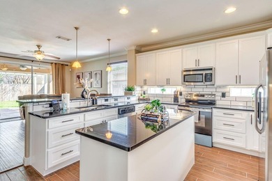 Beautiful single level home in peaceful Solimar neighborhood - photo 8