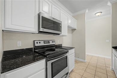 Beautifully remodeled 4 bedroom/3 bathroom Bellafont townhome - photo 11