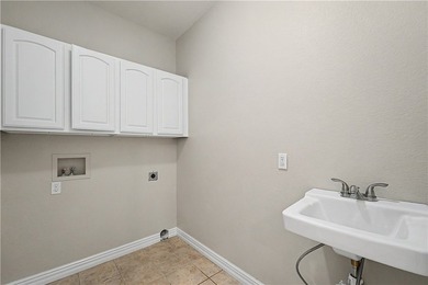Beautifully remodeled 4 bedroom/3 bathroom Bellafont townhome - photo 12