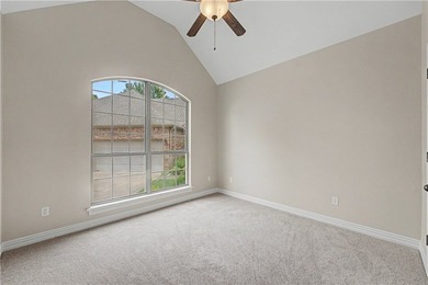 Beautifully remodeled 4 bedroom/3 bathroom Bellafont townhome - photo 13