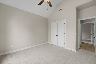 Beautifully remodeled 4 bedroom/3 bathroom Bellafont townhome - photo 14