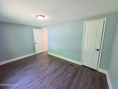 Welcome to 221 Elm Grove Rd, a delightful property nestled in - photo 18