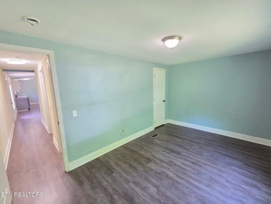 Welcome to 221 Elm Grove Rd, a delightful property nestled in - photo 19