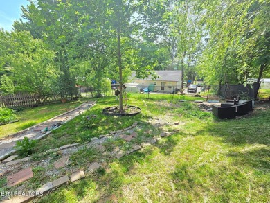 Welcome to 221 Elm Grove Rd, a delightful property nestled in - photo 28