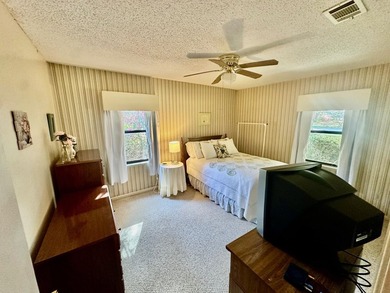 WATERFRONT! FISHERMAN'S PARADISE! This one story three bedroom - photo 2