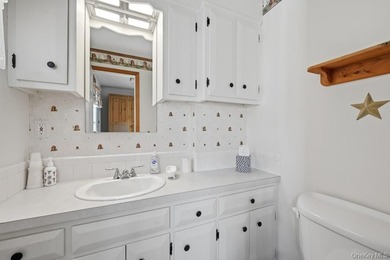 This immaculate 3 bedroom 1.5 bath home sits on a beautifully - photo 22